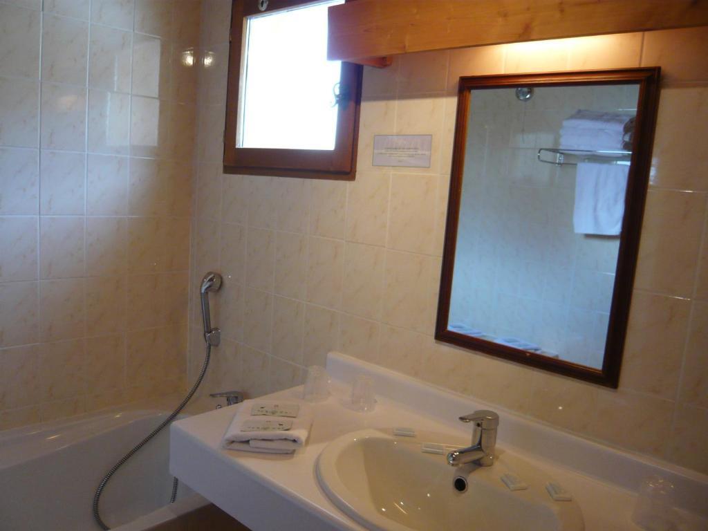 Hotel Le Tetras Notre-Dame-de-Bellecombe Zimmer foto